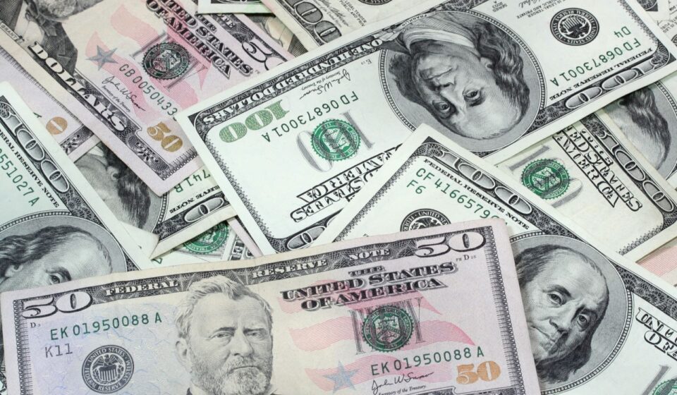 Dollar Edges Higher as Stocks Fall and Crude Oil Rallies