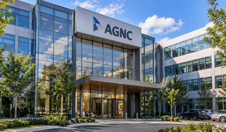 AGNC stock has a dividend yield of 17%: is it a buy as a risky pattern forms?