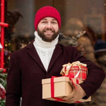 These major retailers are hiring for the 2026 holidays