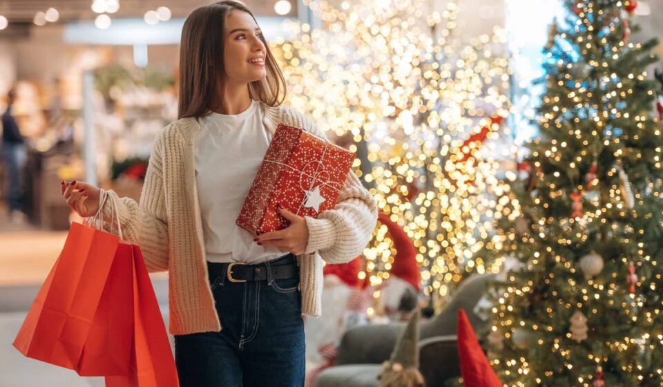 U.S. consumers start holiday shopping early, leaning on buy now, pay later